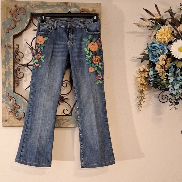 ECI Blue Denim Wide-Leg Jeans with Orange & Pink Floral Embroidery. NWOT Size 4P - Picture 5 of 9